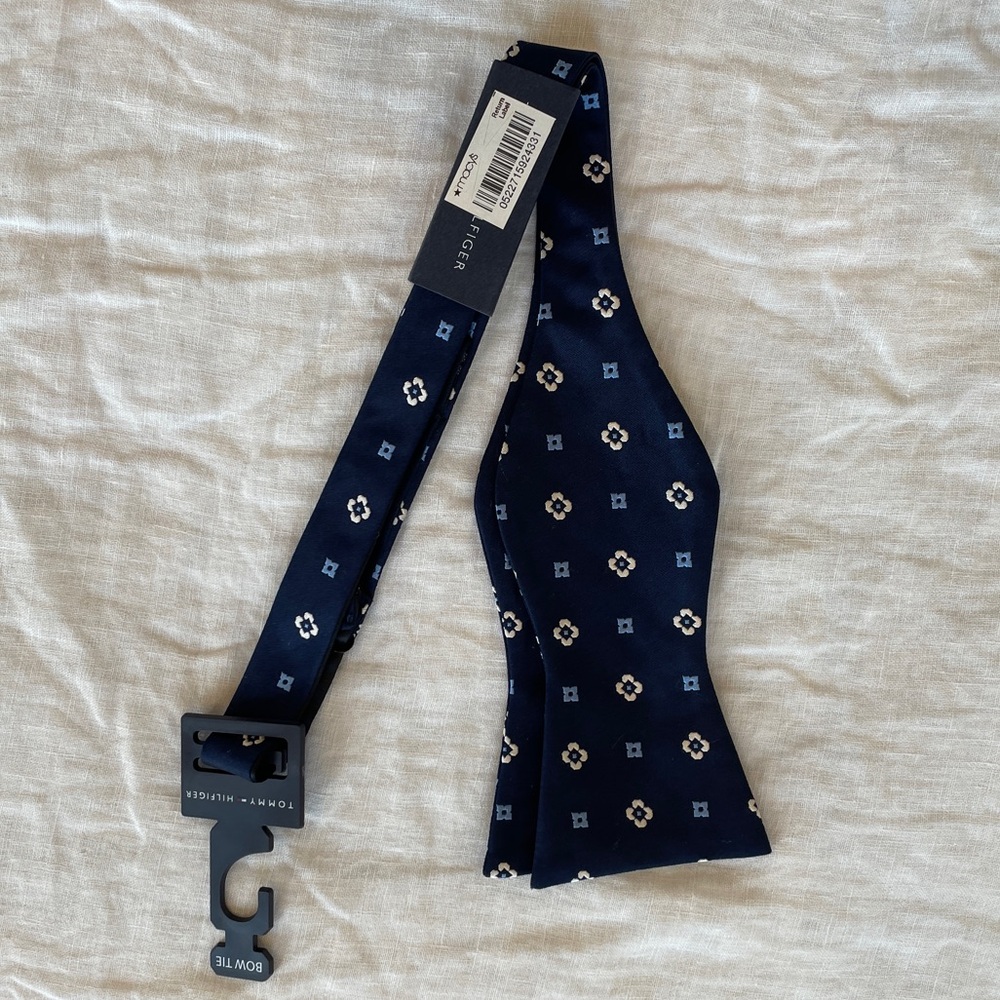 Tommy Hilfiger Bow Tie